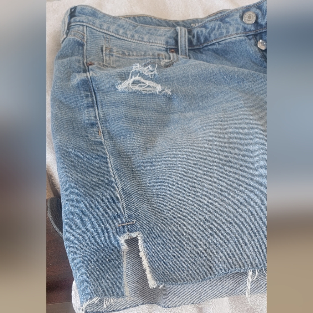 OLD NAVY HIGH RISE OG STRAIGHT 5" INSEAM SHORTS - Picture 3 of 9